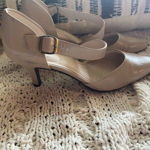Life Stride heels